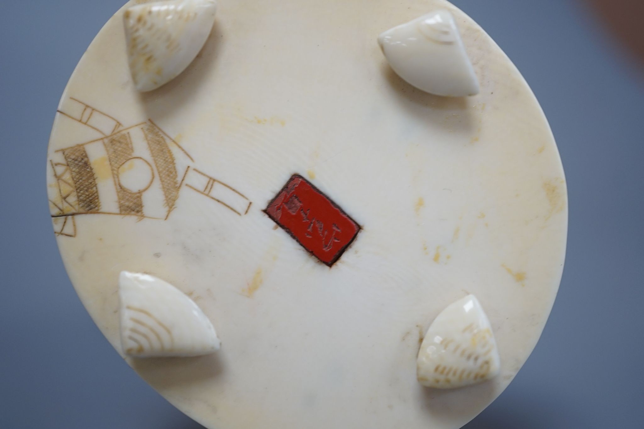 A Japanese ivory okimono of a street vendor, early 20th century 12cm